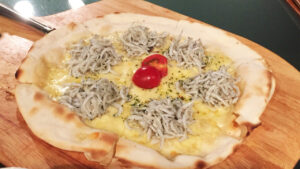 ディエゴ・バイ・ザ・リバー_しらすピザ