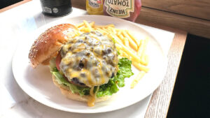 クッカーズグリル_コルビージャック チーズバーガー