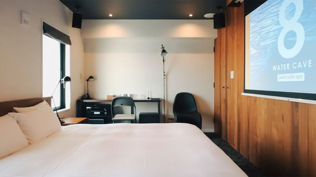 8HOTEL