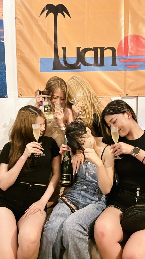 江ノ島西浜海の家ルアナハレ_美女2